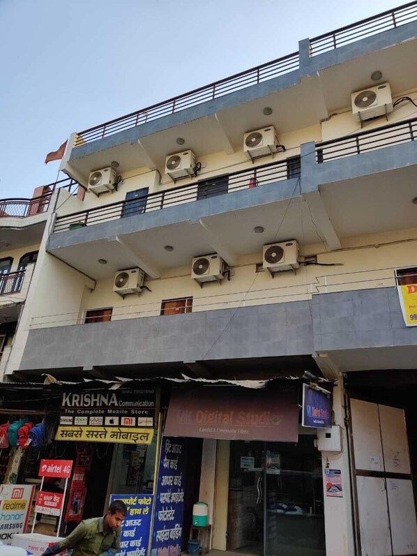 Front of property - ADB Rooms Days Inn (New Delhi)