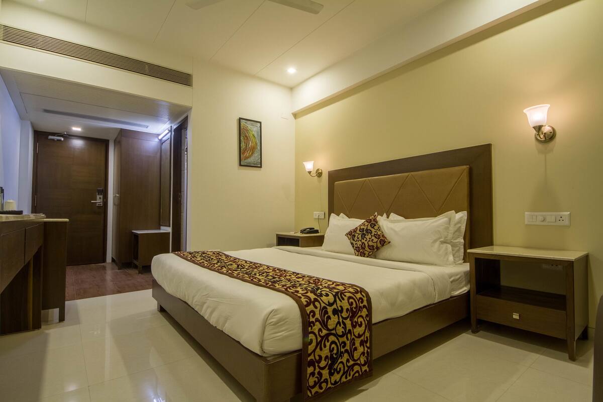 In-room safe, iron/ironing board, free WiFi