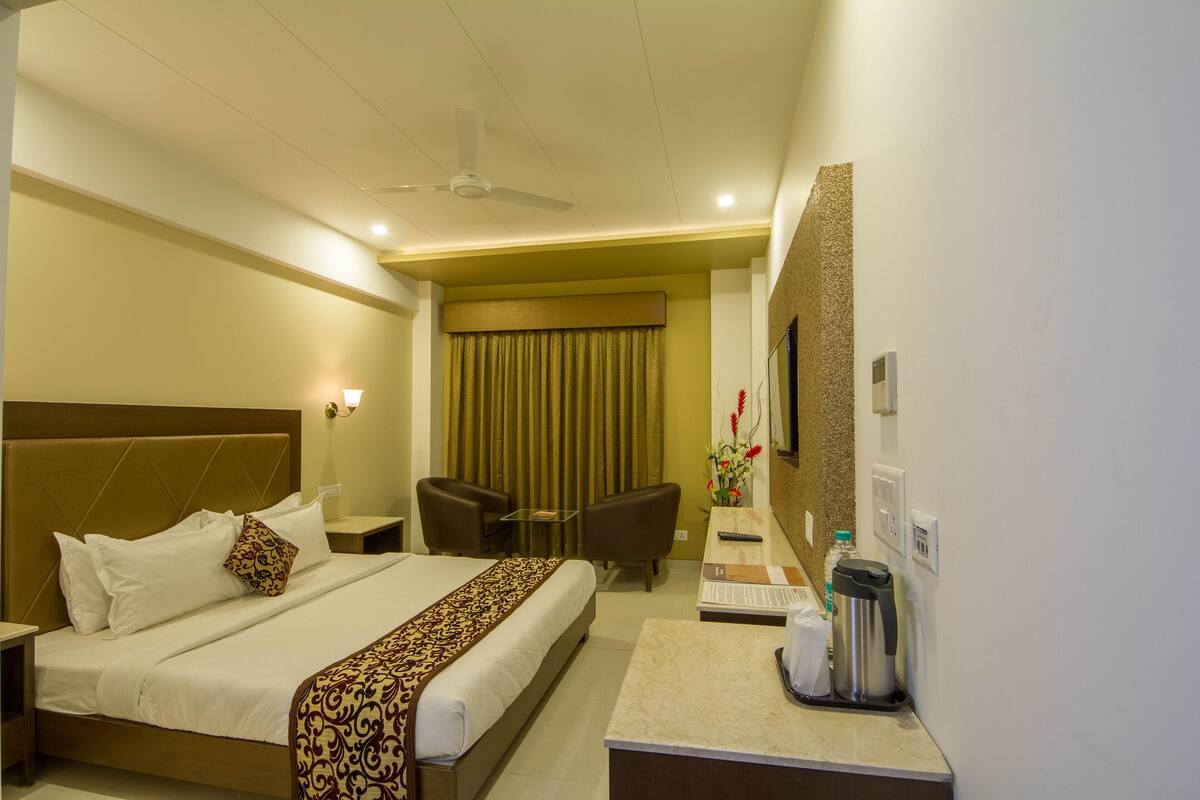 In-room safe, iron/ironing board, free WiFi