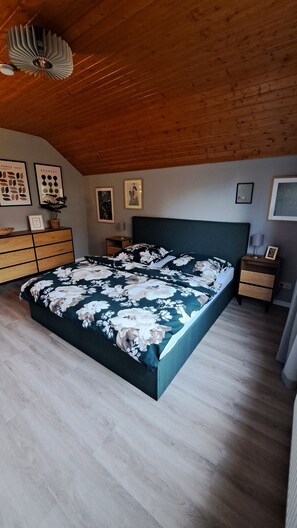 3 chambres, fer et planche à repasser, Wi-Fi gratuit