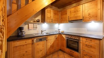 Køleskab, ovn, kogeplade, opvaskemaskine