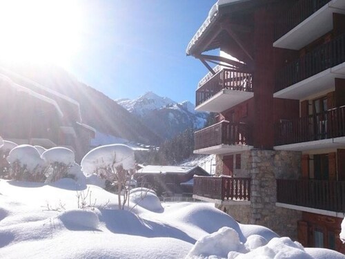 Apartment for 5 with pool, balcony, close to ski and village