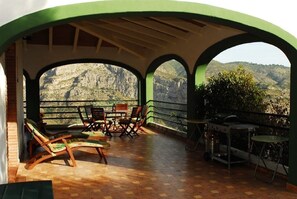Outdoor dining - Family home overlooking the Serpis River, 100% Nature (Villalonga)