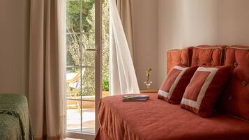 Deluxe-Doppelzimmer | Hochwertige Bettwaren, Betten mit Memory-Foam-Matratzen, Minibar