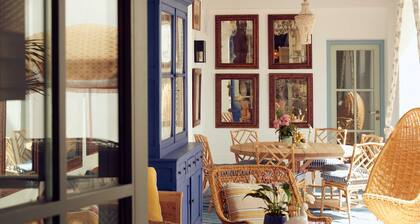 Cristine Bedfor MahĂłn Boutique Hotel