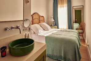 Einzelzimmer | Hochwertige Bettwaren, Betten mit Memory-Foam-Matratzen, Minibar