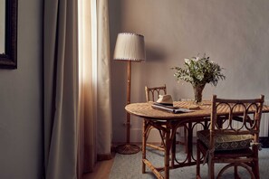 Superior-Doppelzimmer | Hochwertige Bettwaren, Betten mit Memory-Foam-Matratzen, Minibar