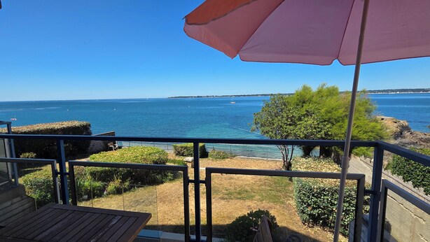 Property grounds - Superb Beach Front Apartment in Concarneau (Concarneau)