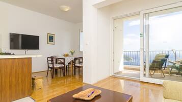 Lägenhet (Two-Bedroom Apartment with Terrace) | 2 sovrum, barnsängar och wi-fi