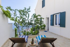 Appartement (Two-Bedroom Apartment with Terrace) | Terrasse/patio