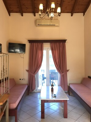 Room, 1 Bedroom, Smoking, Balcony | Living area