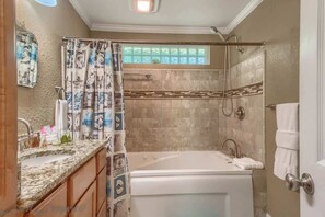 Ensemble douche/baignoire, serviettes fournies