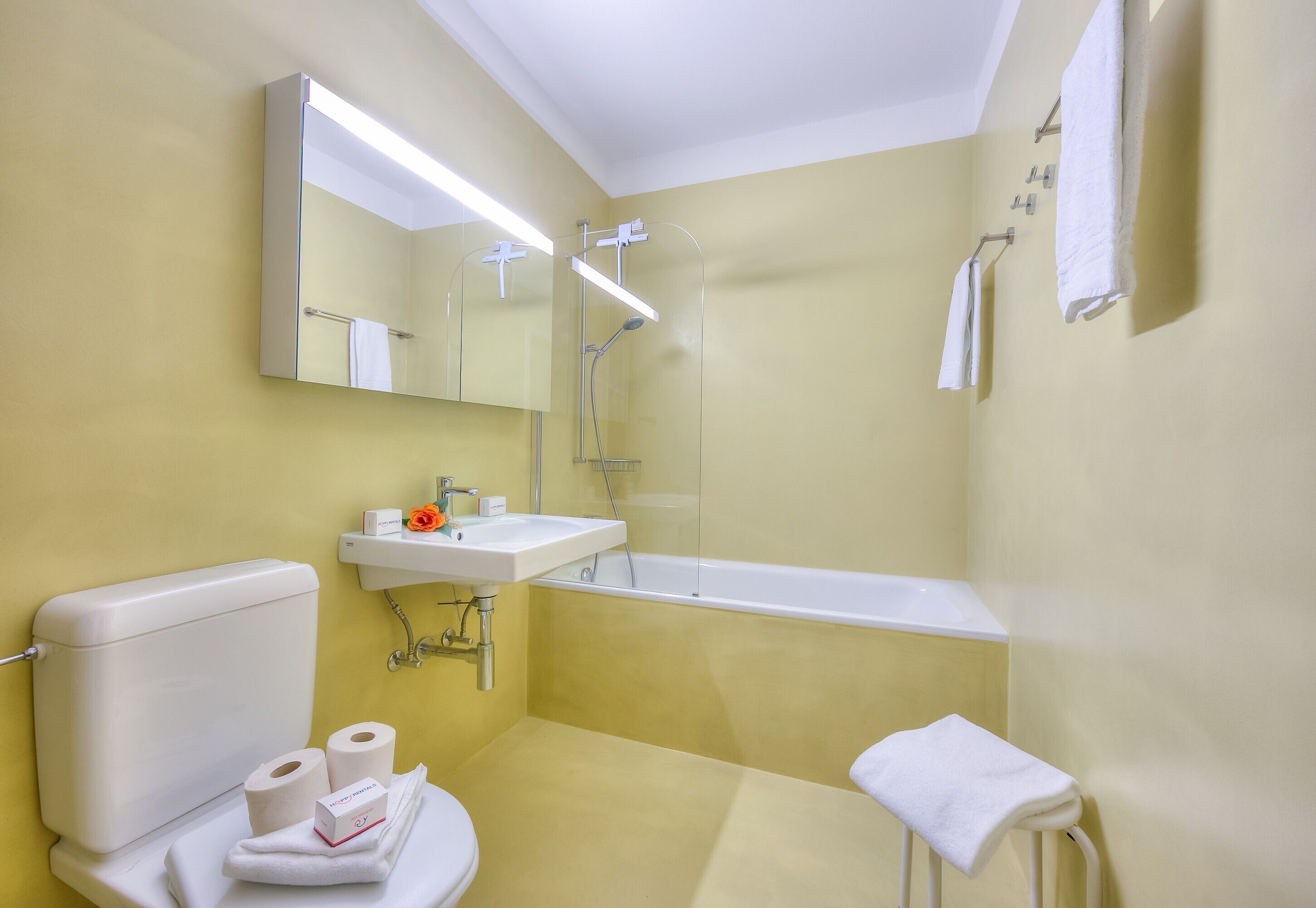 A bathroom with a toilet, sink, and bathtub.