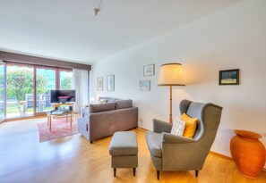 Appartement Familial, plusieurs chambres, en bord de lac (Casa Sibylle with Sauna and Pool) | Coin séjour