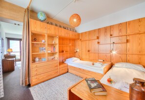 Family Apartment, Multiple Bedrooms, Lakeside (Casa Sibylle with Sauna and Pool) | 1 bedroom, iron/ironing board, WiFi, bed sheets