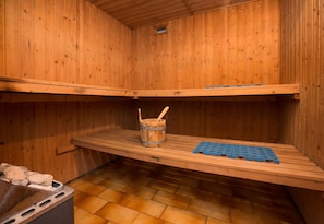 FamiljelÀgenhet - flera sovrum - vid sjön (Casa Sibylle with Sauna and Pool) | Bastu