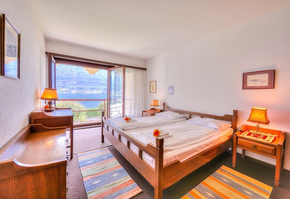 Appartement Familial, plusieurs chambres, en bord de lac (Casa Sibylle with Sauna and Pool)