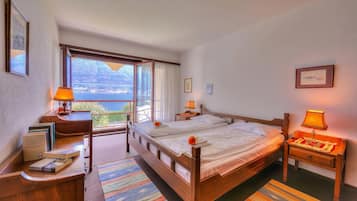 Appartamento familiare, camere multiple, lato lago (Casa Sibylle with Sauna and Pool) | 1 camera, ferro/asse da stiro, Wi-Fi (a pagamento), lenzuola