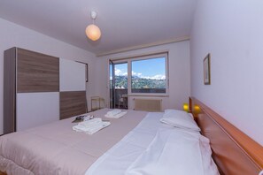 Familienapartment, Mehrere Schlafzimmer, 2 Bäder (Casa Taddei) | 2 Schlafzimmer, Bügeleisen/Bügelbrett, WLAN, Bettwäsche