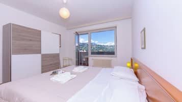 2 habitaciones, tabla de planchar con plancha, wifi y ropa de cama