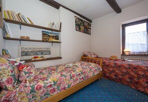 Apartemen Keluarga, beberapa kamar, 2 kamar mandi (Chalet Cademario) | 3 kamar tidur dan seprai linen
