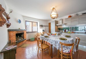 Departamento familiar, varias habitaciones, 2 baños (Chalet Cademario) | Cocina privada | Horno, parrilla de estufa, lavavajillas y tostadora 