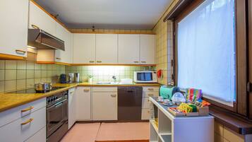 Family Apartment, 2 Bedrooms, 2 Bathrooms, Mountainside (Chiara's Home) | Private kitchenette | Full-size fridge, microwave, oven, stovetop