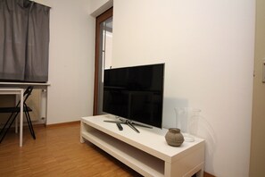 32-inch flat-screen TV with digital channels, TV, heated floors