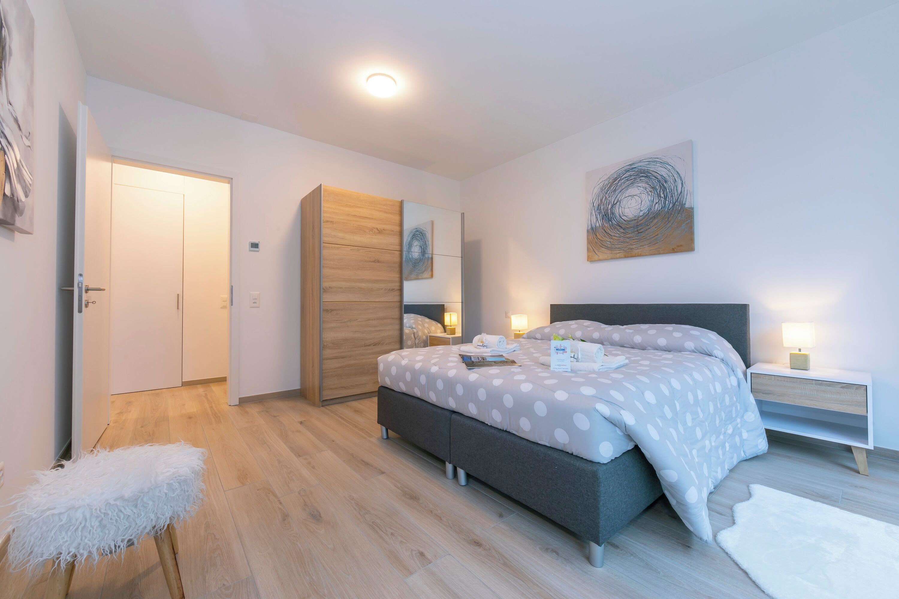 Family Apartment, Multiple Bedrooms (Fairy Home)