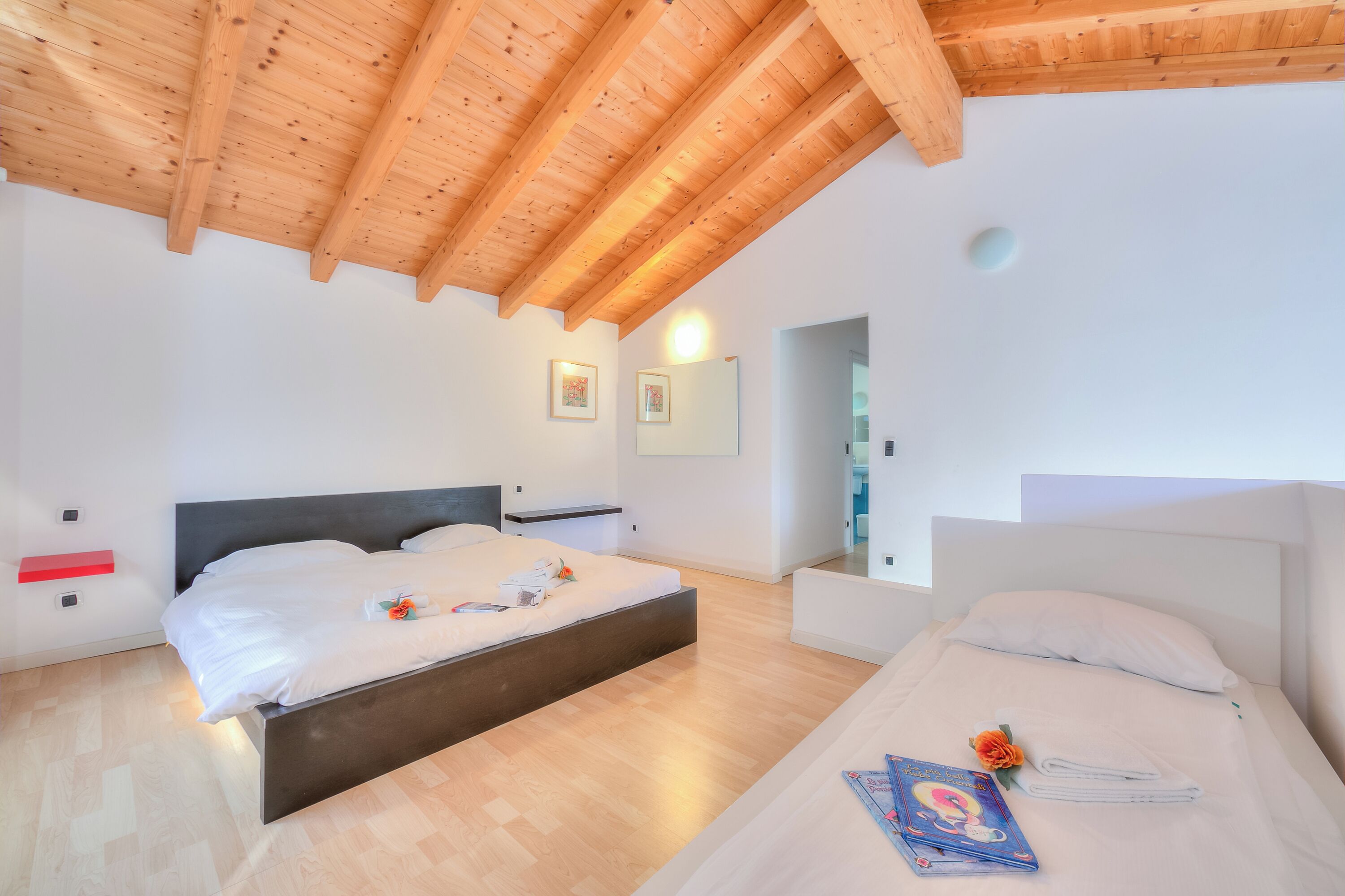 Family Apartment, Multiple Bedrooms, 2 Bathrooms (Franklin House) | 2 bedrooms, individually decorated, individually furnished