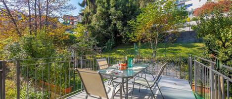 Tempat makan outdoor