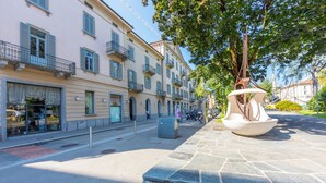 Unclassified image, 2 of 21, button - Heart of Lugano (Lugano)