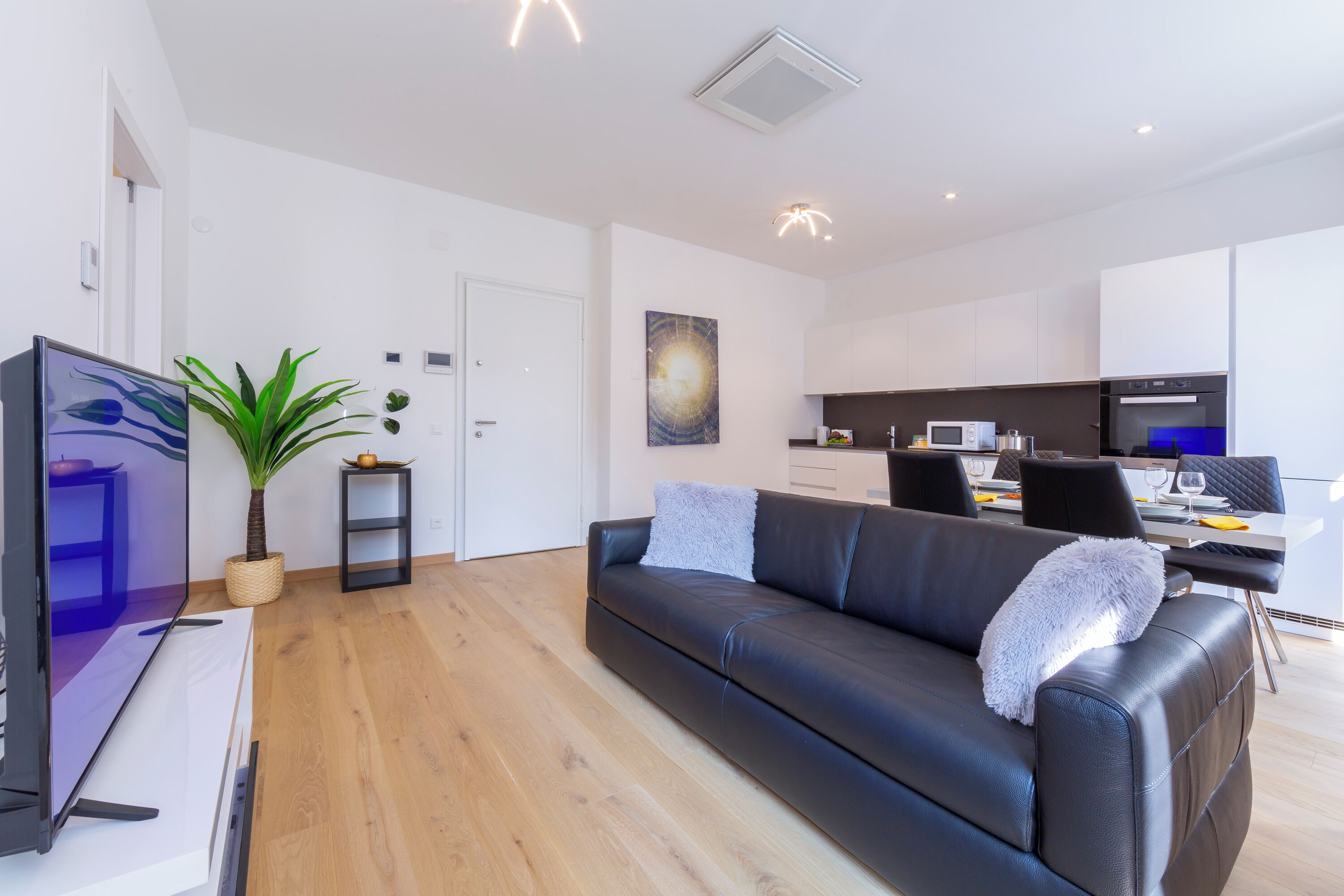 디지털 채널 시청이 가능한 22인치 평면 TV, TV, 바닥 난방/온돌