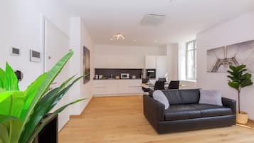 Appartement Familial, 1 chambre (Heart of Lugano) | Coin séjour | Télévision à écran plat de 22 pouces avec chaînes numériques, télévision