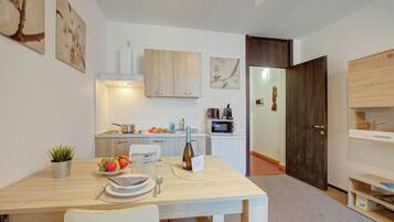 Familie-studiolejlighed - mikrobølgeovn (Home Magnolia Studio in Castagnola) | Spiseområde