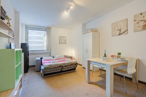 Family Studio (Home Magnolia) | Free WiFi, bed sheets