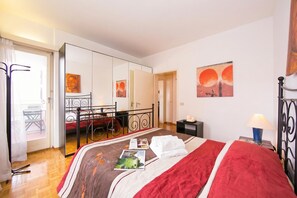 Family Apartment, Multiple Bedrooms (Kiki House)