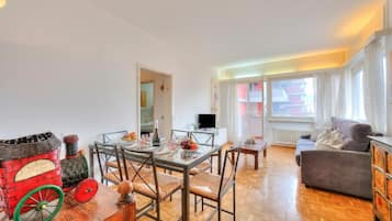 Familienapartment, Mehrere Schlafzimmer (Kiki House) | Speisen im Freien