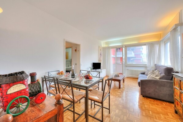 Family Apartment, Multiple Bedrooms (Kiki House) | Outdoor dining