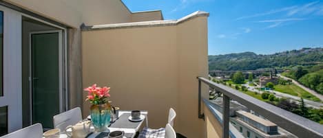 Appartement Familial, plusieurs chambres, 2 salles de bains (Laguna di Lugano) | Restauration extérieure