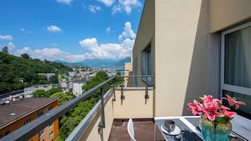 Familienapartment, Mehrere Schlafzimmer, 2 BĂ€der (Laguna di Lugano) | Speisen im Freien