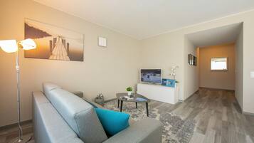 Televisi layar datar 22-inci dengan saluran TV digital dan TV