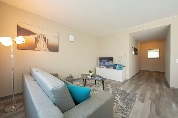 Family Apartment, Multiple Bedrooms, 2 Bathrooms (Laguna di Lugano) | Living area | 22-inch flat-screen TV with digital channels, TV, DVD player