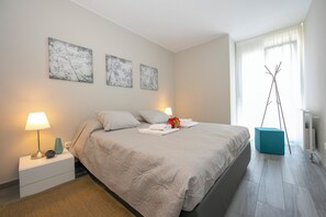 Familienapartment, Mehrere Schlafzimmer, 2 Bäder (Laguna di Lugano) | 3 Schlafzimmer, Bügeleisen/Bügelbrett, kostenloses WLAN, Bettwäsche