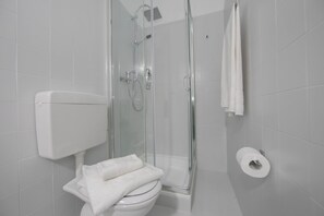 Family Apartment, Multiple Bedrooms, 2 Bathrooms (Laguna di Lugano) | Bathroom