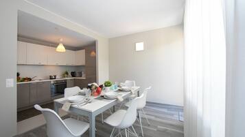 Familienapartment, Mehrere Schlafzimmer, 2 BĂ€der (Laguna di Lugano) | Speisen
