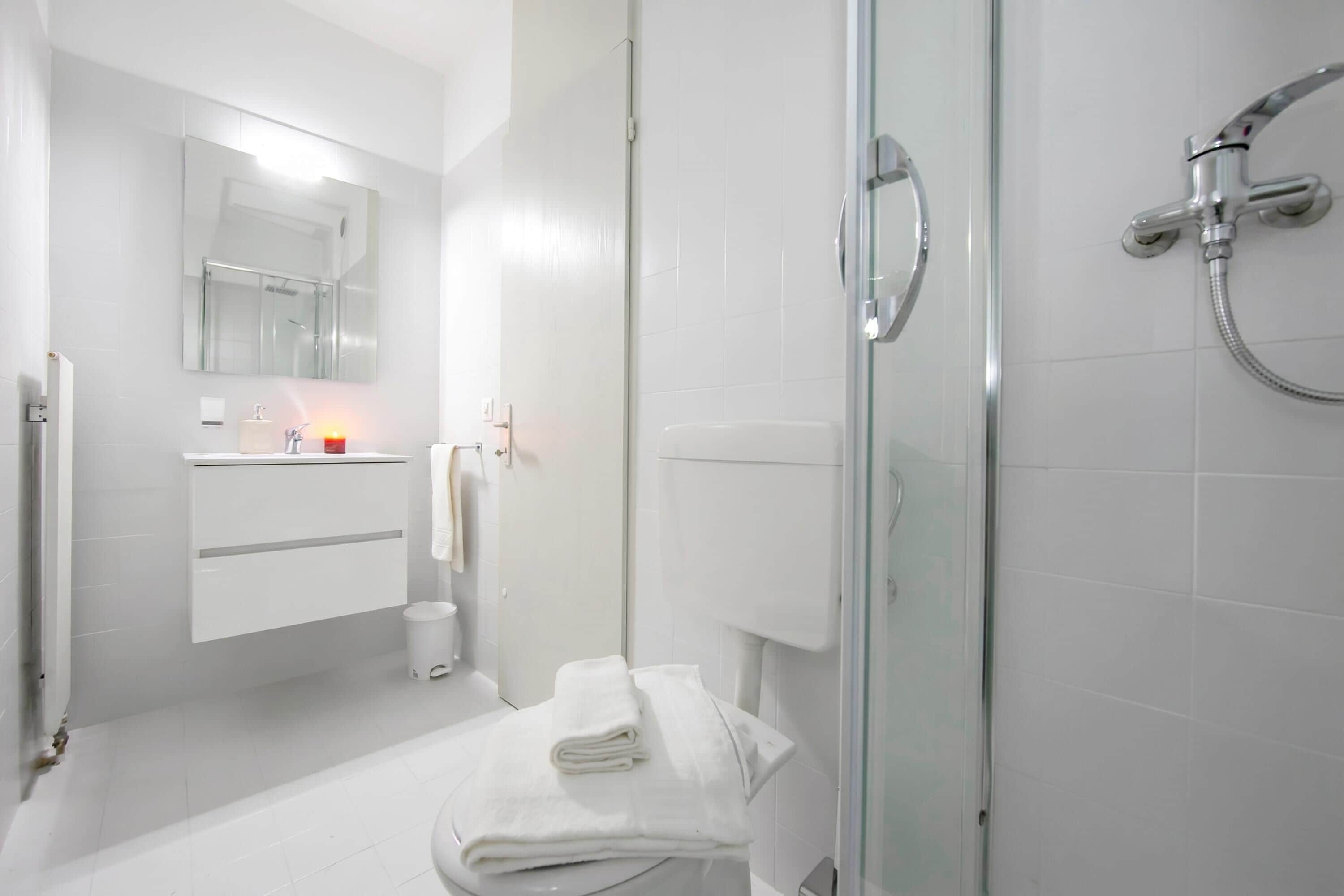 Family Apartment, Multiple Bedrooms, 2 Bathrooms (Laguna di Lugano) | Bathroom | Separate bathtub and shower, rainfall showerhead, hair dryer, bidet