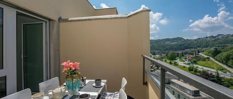 Appartement Familial, plusieurs chambres, 2 salles de bains (Laguna di Lugano) | Restauration extérieure