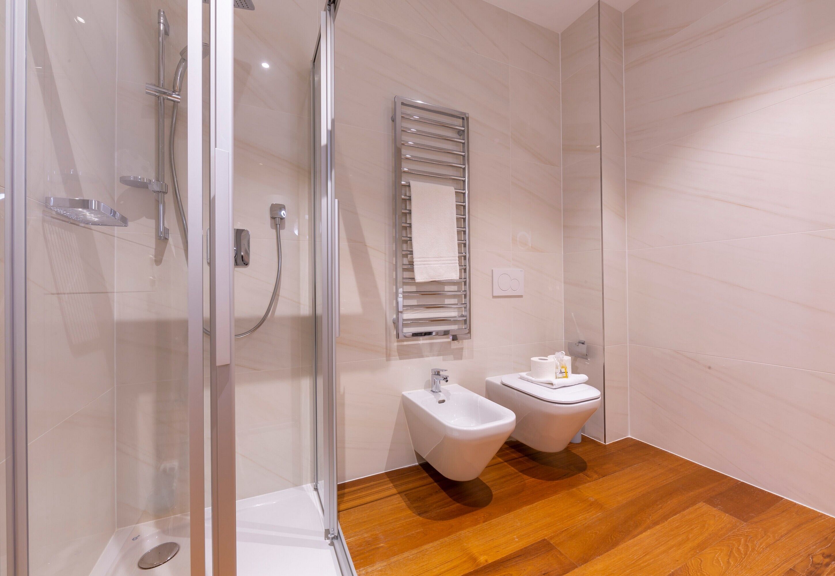 Familienapartment, Mehrere Schlafzimmer (Love of Lugano) | Badezimmer | Dusche, Regendusche, Haartrockner, Bidet