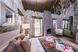 Familienapartment, Mehrere Betten (Magic Gandria 2) | 4 Schlafzimmer, Bügeleisen/Bügelbrett, WLAN, Bettwäsche